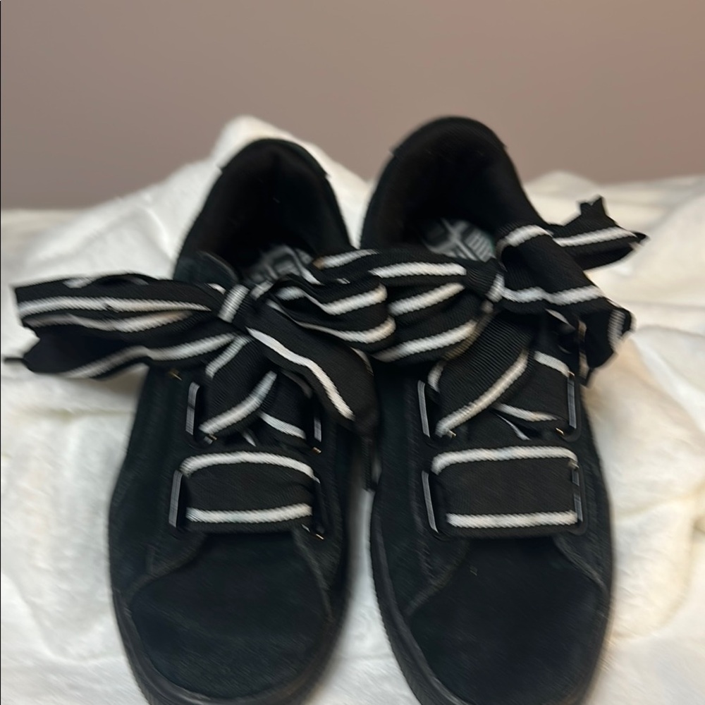 Puma Black Suede Sneakers with Striped Laces. Heavy black suede. EUC